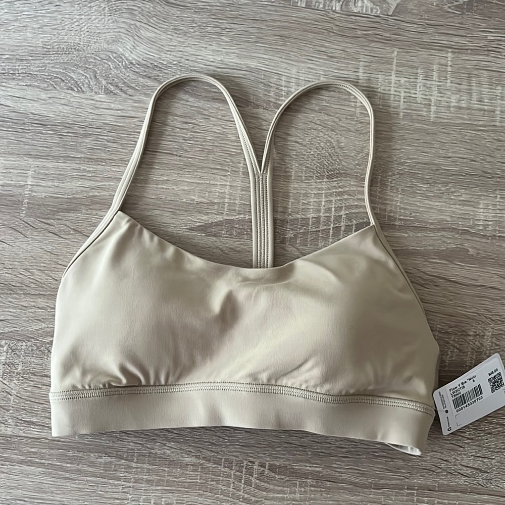 NWT Lululemon Sports Bra Size 6